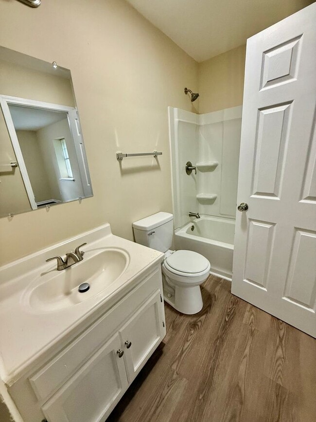 Building Photo - Two bedroom, 1.5 bath apartment home at Ha...