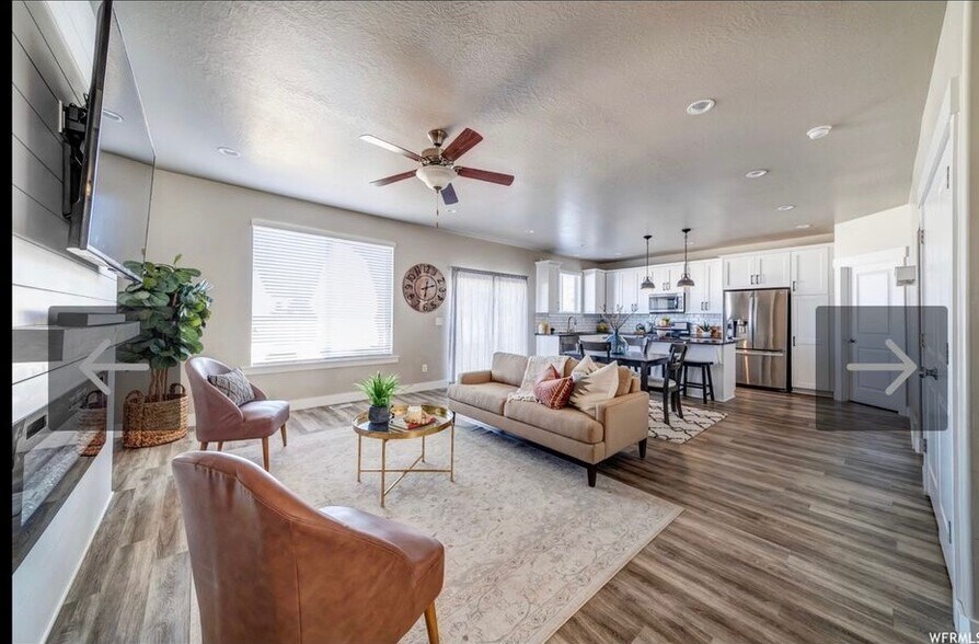 Building Photo - 2621 E Clarkstone Dr