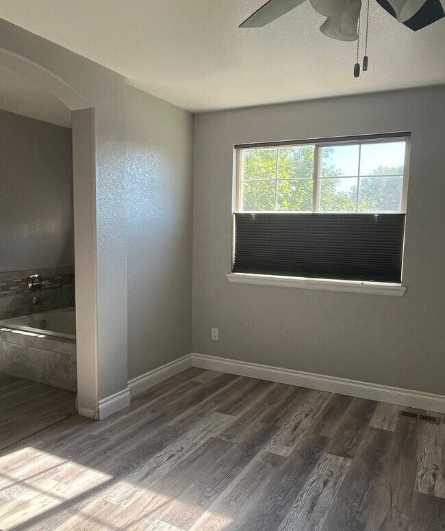 Building Photo - 9815 Eagle Creek Cir