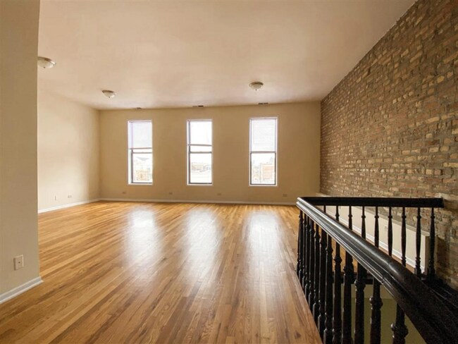 Building Photo - 1509 W Fullerton Ave