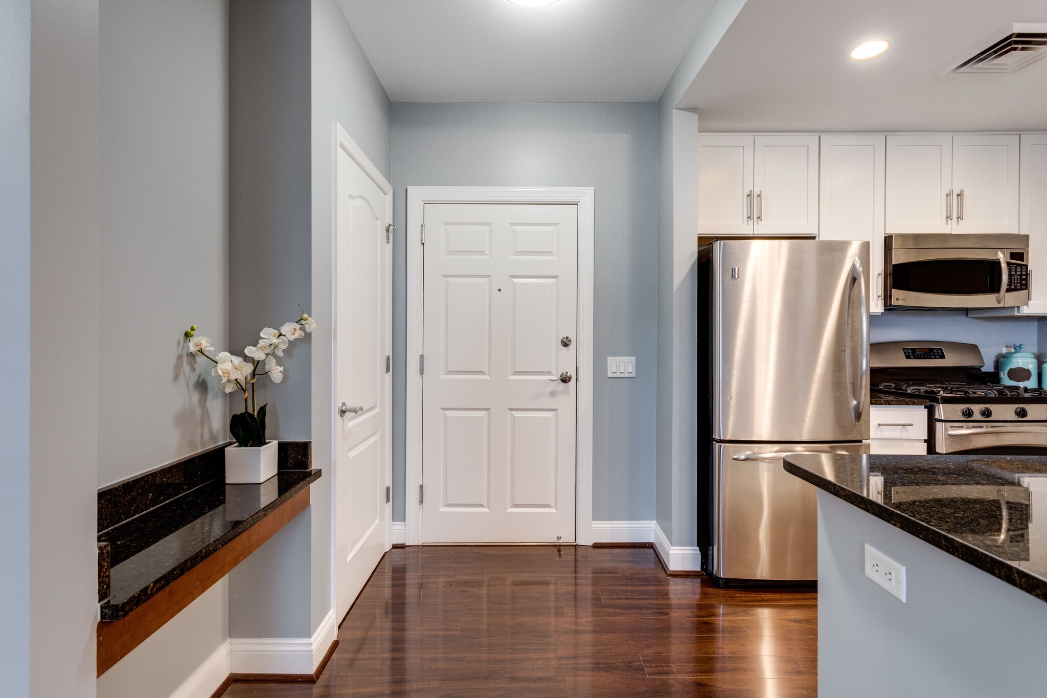 Hallway to Kitchen - 1111 Oronoco St