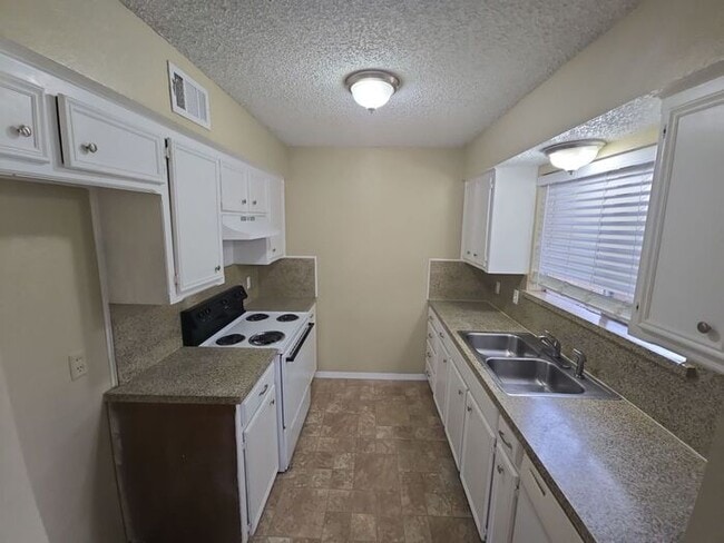 Building Photo - Lovely Arlington Home with Fenced Patio & ...