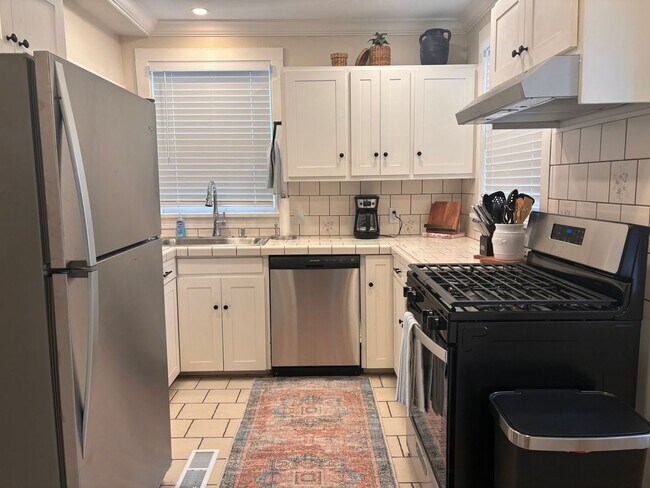 Building Photo - 217 Thayer St