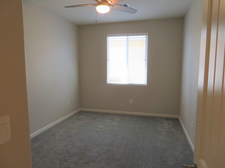 Master bedroom - view 1 - 1301 Catalina Rdg