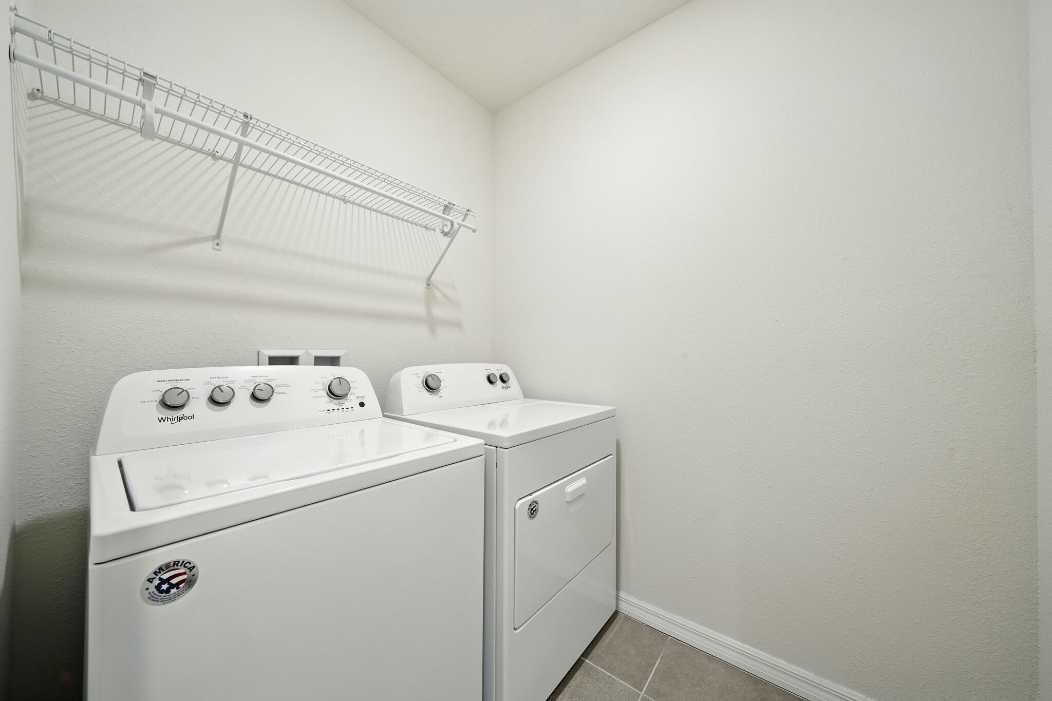 Building Photo - 17006 Wave Tressle Pl