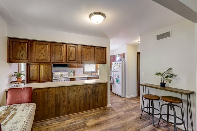 Building Photo - 16450 Dane Ct E