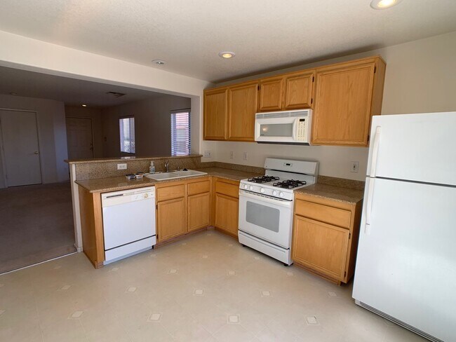 Building Photo - Single Story 2 bedroom 2 bath Home in Summ...