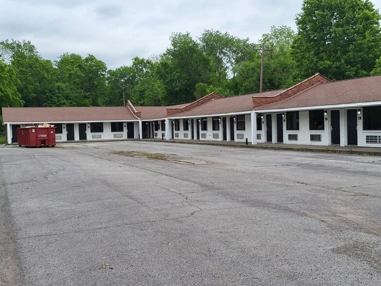 Building Photo - 905 Providence Blvd