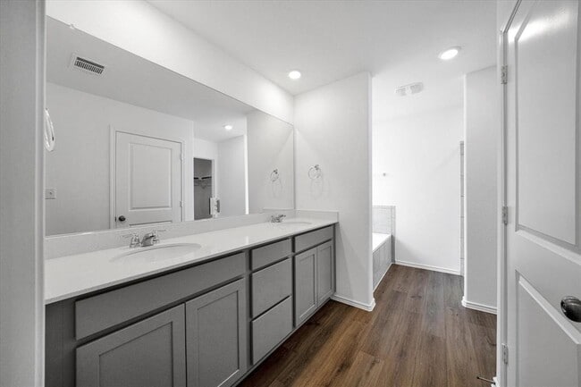 Building Photo - 145 Crawford