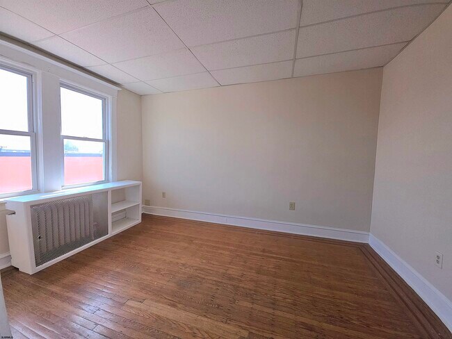 Building Photo - 6215 Ventnor Ave