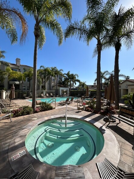 Building Photo - 415 Townsquare Ln