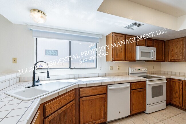 Building Photo - 12490 N Copper Queen Way