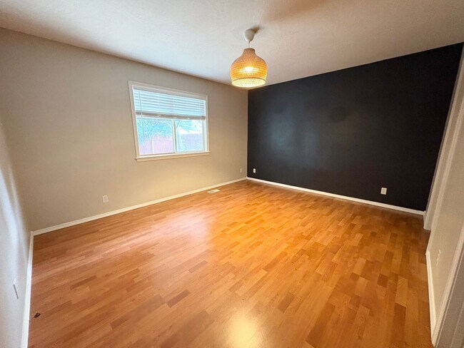 Building Photo - Beautiful 4-Bedroom Meridian Home with 4-Car Garage & Prime Location