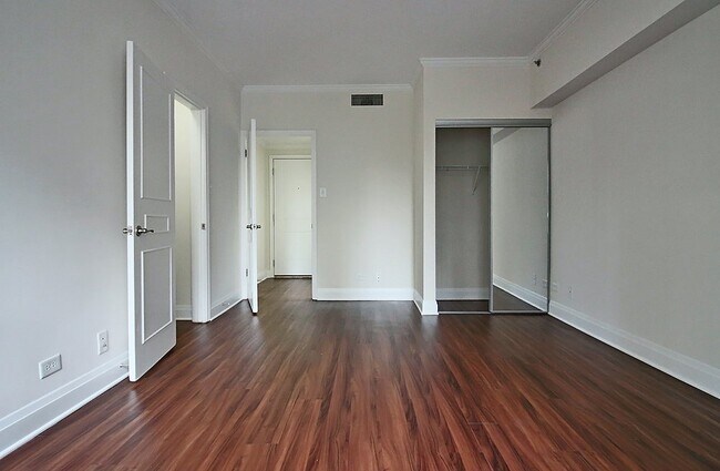 Building Photo - 208 E Chestnut St