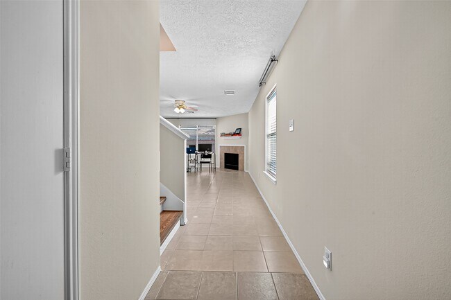 Building Photo - 11902 Rolling Stream Dr