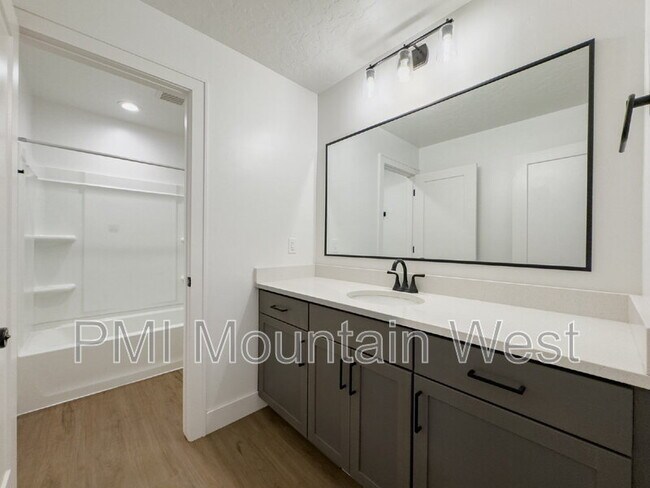 Building Photo - 331 S 680 W