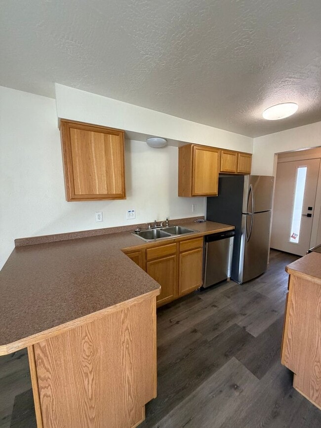 Building Photo - Southgate Triangle - 2 Bed - 1 Bath *Exterior Improvements Underway*