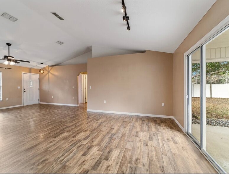 Building Photo - 6930 Bahia Rd