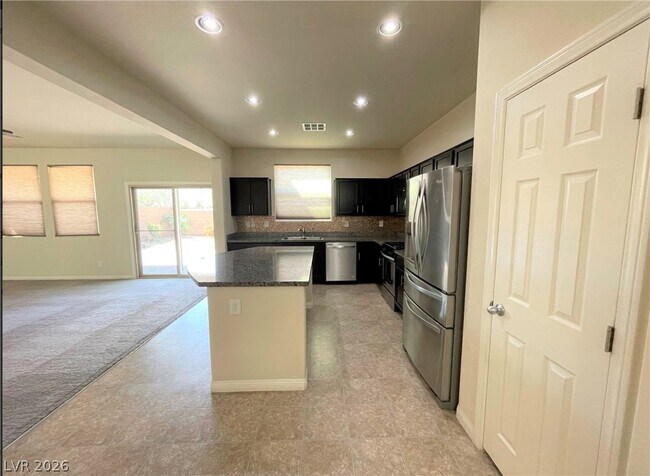 Building Photo - 7063 Claythorn Rd