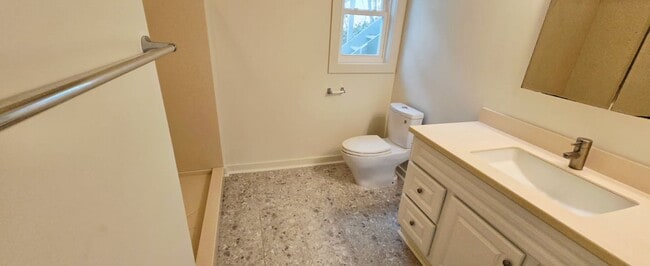 Building Photo - Large 3-Bedroom & 2-Bath Home
