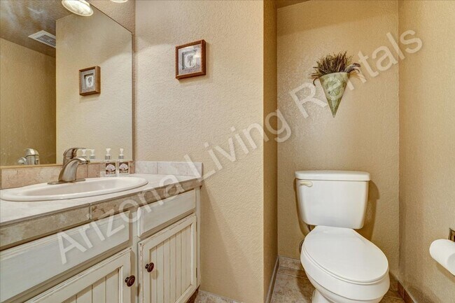 Building Photo - FURNISHED CONDO WITH POOL