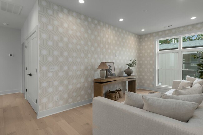 Building Photo - Stunning New Townhome in The Heart of East Nashville