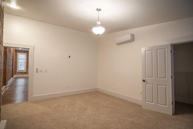 Building Photo - Downtown Luxury Loft Apartment