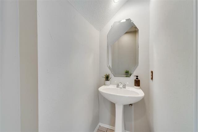 Building Photo - 3320 Chantilly Dr