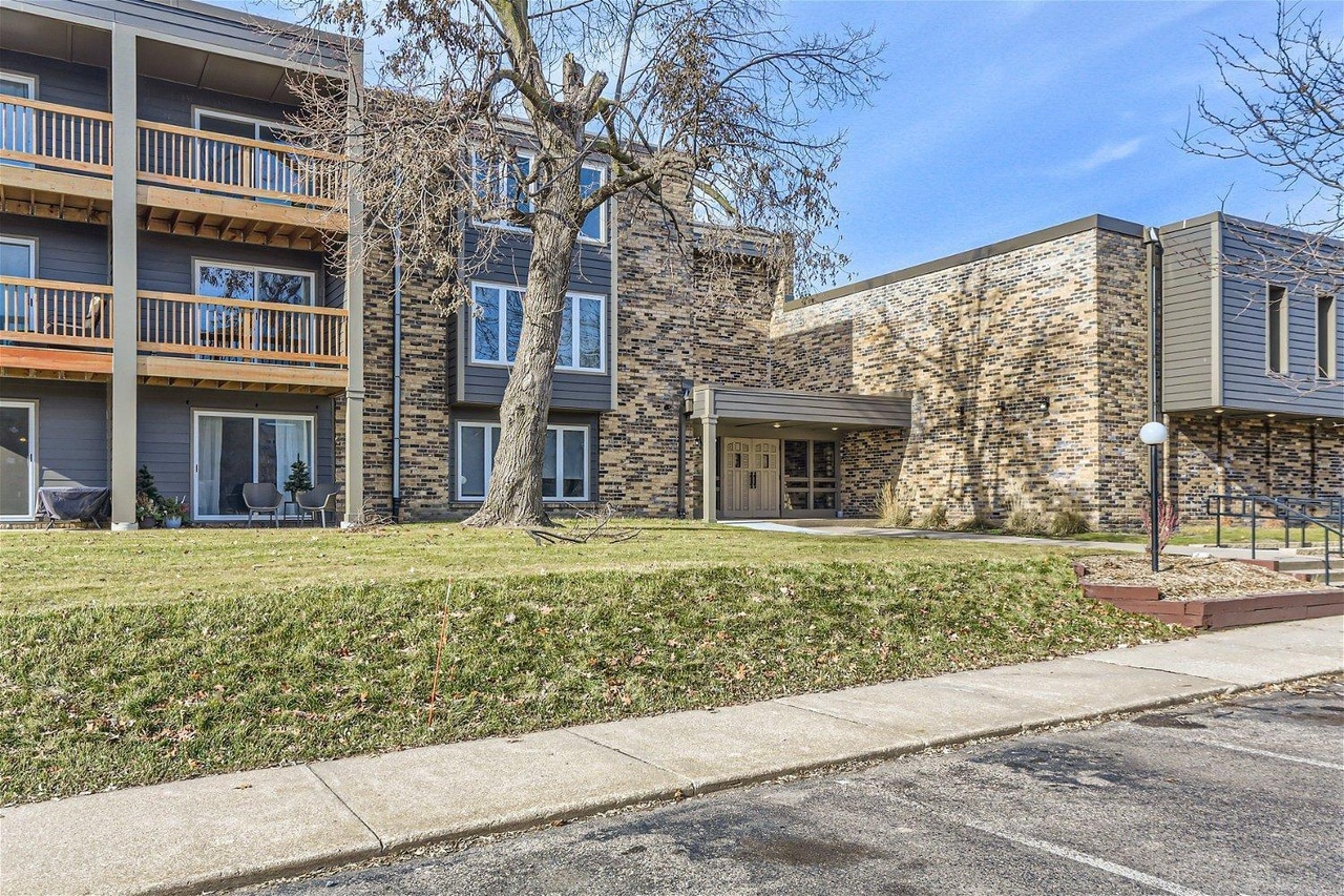 Building Photo - 450 Ford Rd