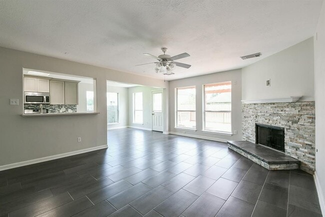 Building Photo - 112 Glade Bridge Ct