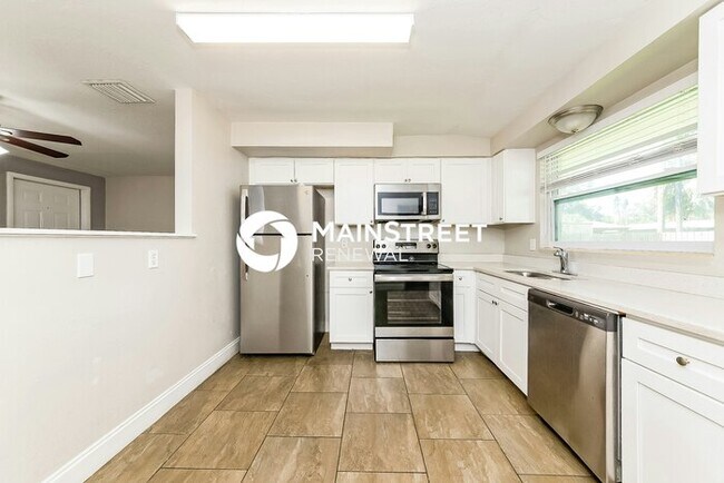 Building Photo - 3 Bedroom Pet-Friendly Home in Bradenton, ...