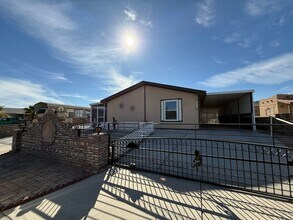 Building Photo - Move In Ready - Spacious Manufactured Home in Foothills!