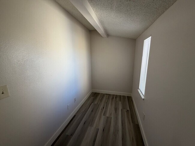 Building Photo - BEAUTIFULLY RENOVATED 3/2/2 CAR WITH DEN