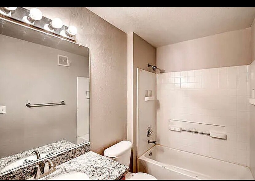 Building Photo - 4875 S Balsam Way