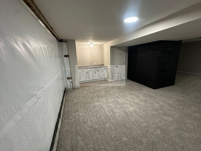 Building Photo - 5613 Palmer Ave