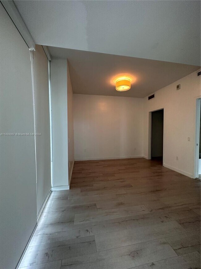 Building Photo - 601 NE 27th St