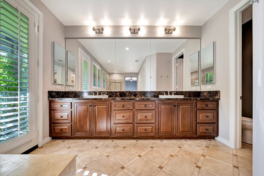 Building Photo - 4694 Luna Ct