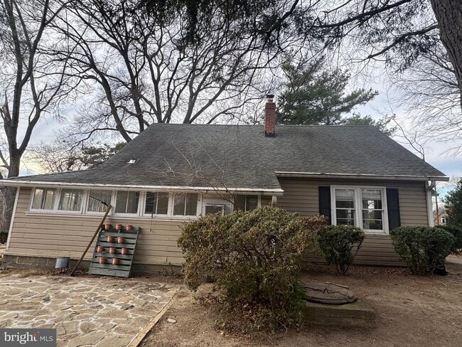 Building Photo - 491 N Latham St