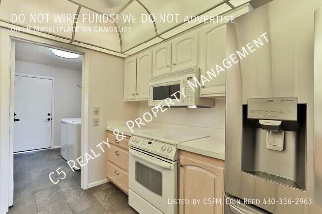 Building Photo - 13652 N 108th Dr