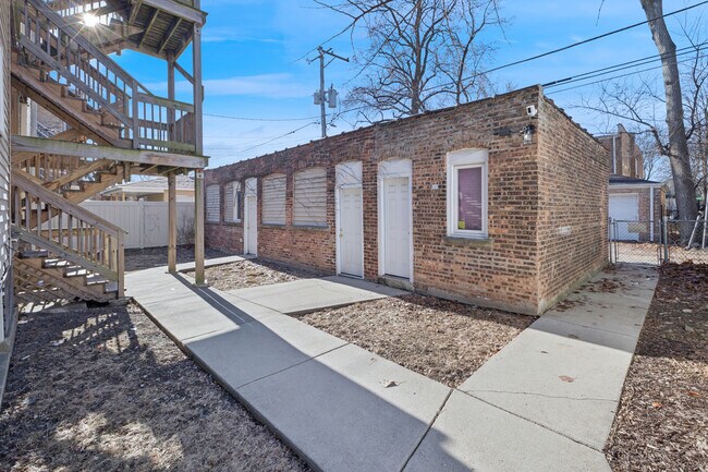 Building Photo - 9222 S Laflin St