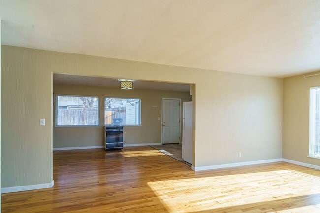 Building Photo - Updated Rambler w/ Fenced Backyard!