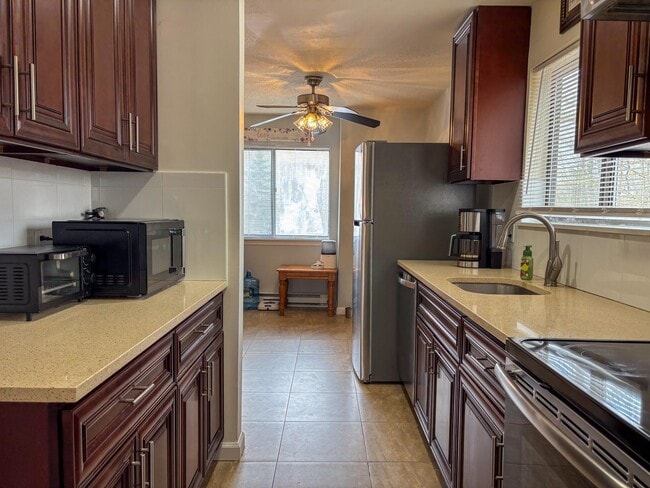 Building Photo - 12 Edelweiss Dr