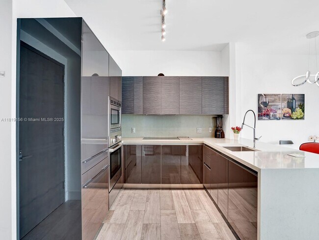 Building Photo - 1080 Brickell Ave