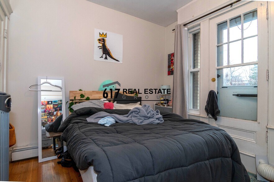 Building Photo - 157 Thorndike St