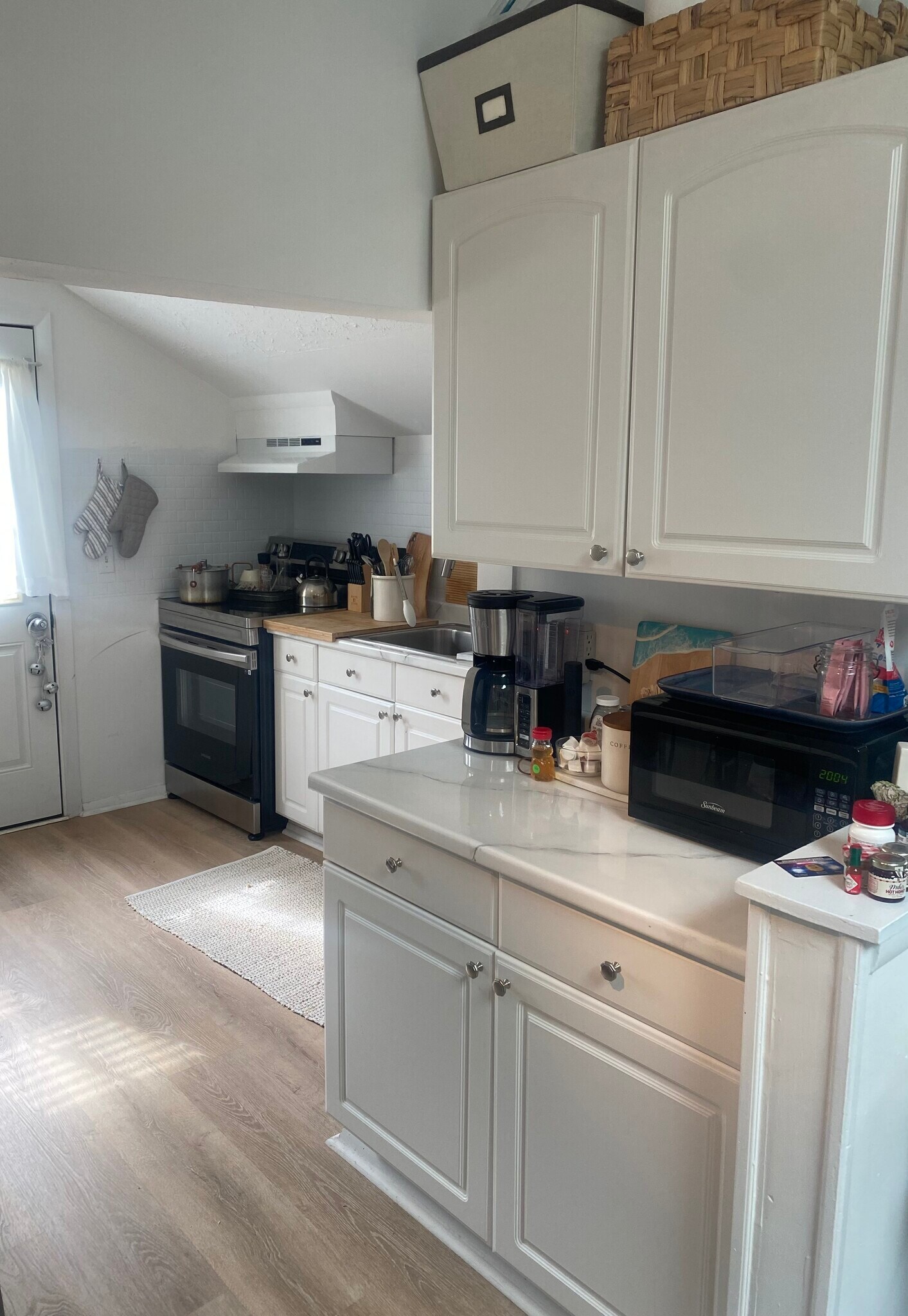 Building Photo - 115 10th Ave