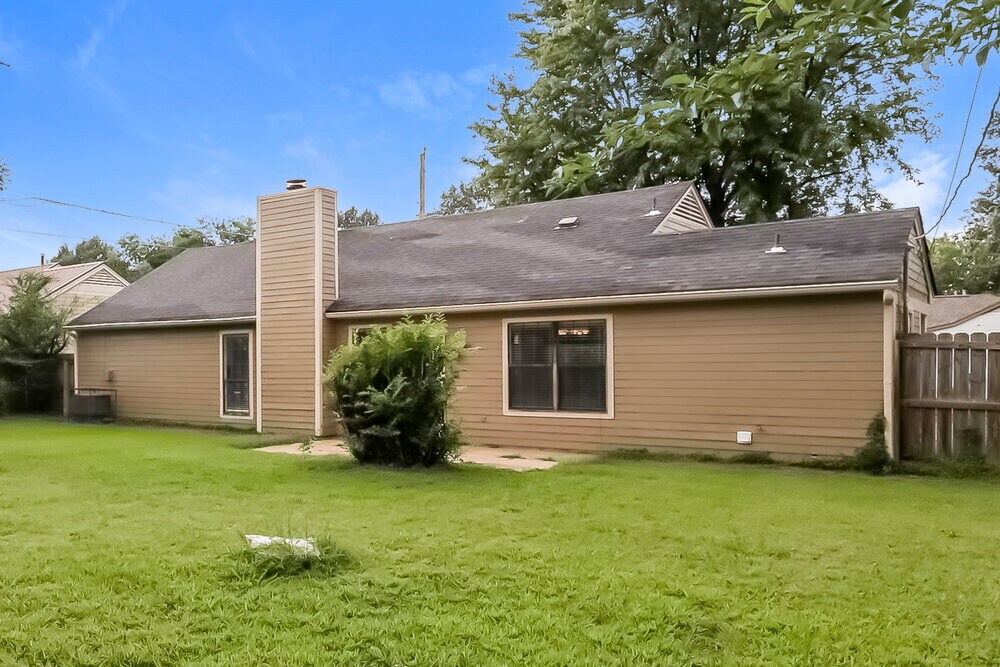 Building Photo - 2694 Lakeside Dr