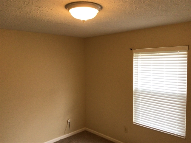 Building Photo - 2930 Holly Hill Dr