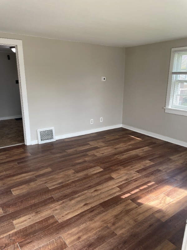 Building Photo - 1609 Green Bay St