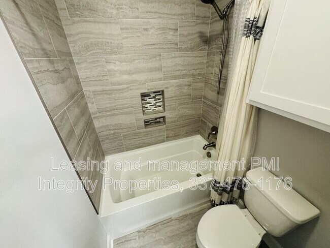Building Photo - 113 Oak Village Dr