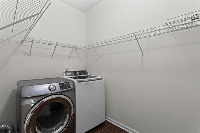 Building Photo - 965 Dogwood Park Dr
